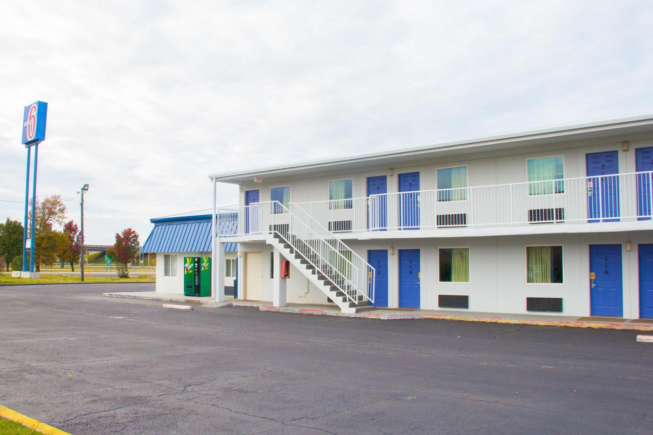 Country Yard Inn And Suites Sikeston Exterior photo