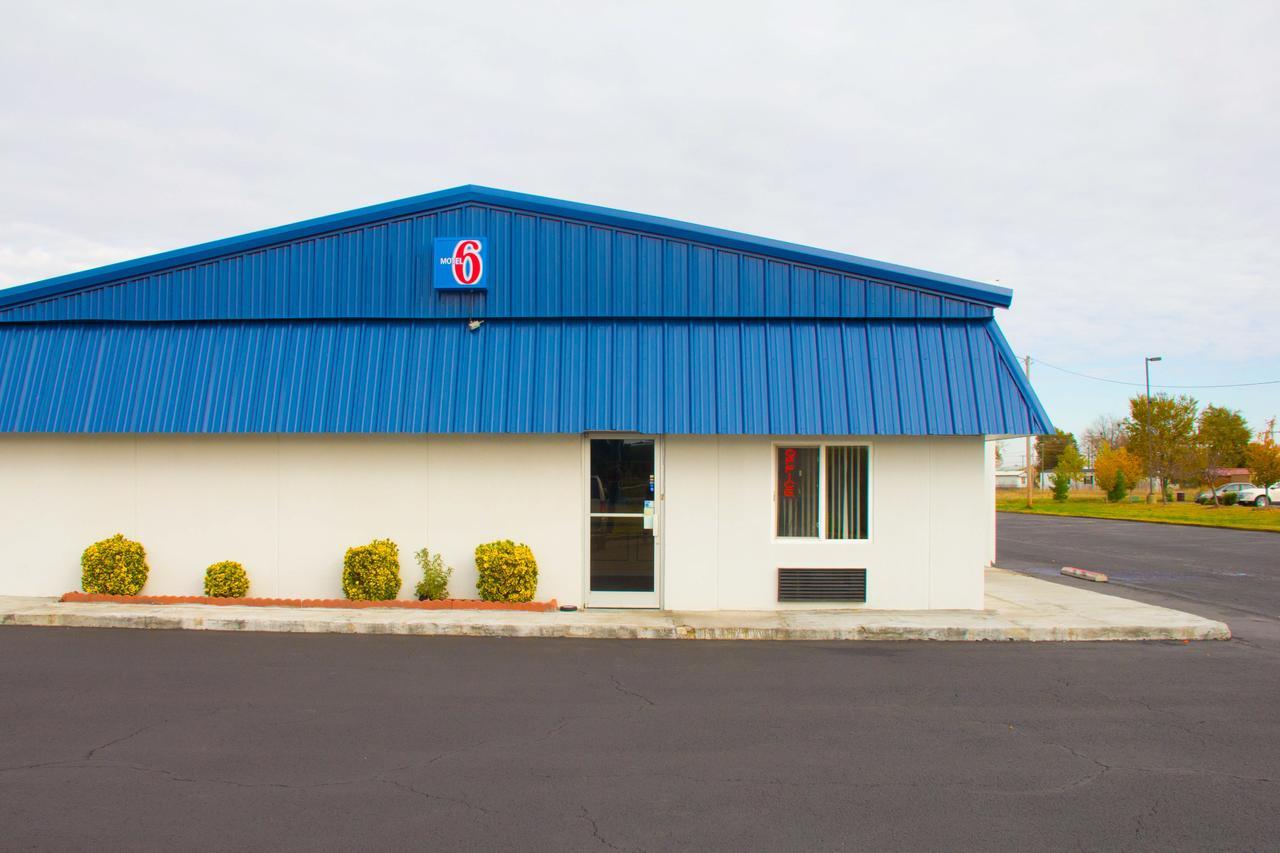 Country Yard Inn And Suites Sikeston Exterior photo